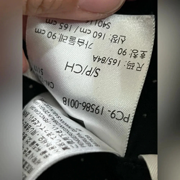 LEVI’S CLASSIC ONE POCKET SHIRT
Blue color size small pit to pit 20” - Picture 6 of 12